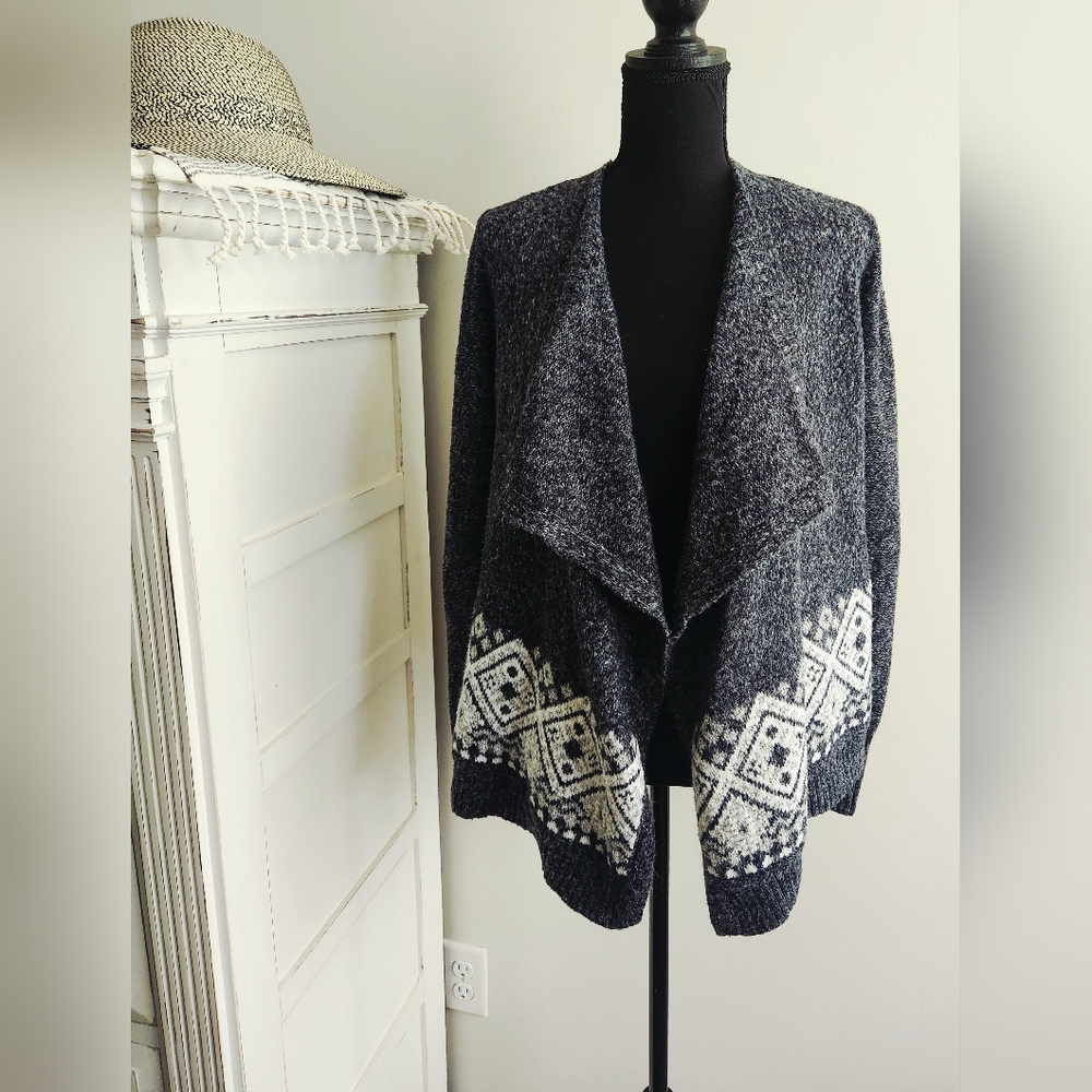 HOLLISTER SUPER SOFT CARDIGAN SWEATER